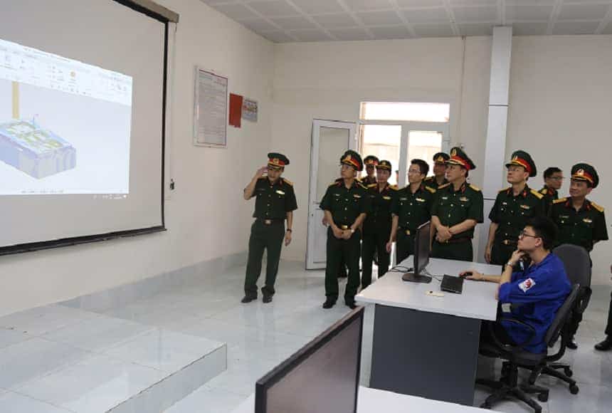 Tham quan một giờ học thực hành của học viên tại Trường Cao đẳng CNQP.