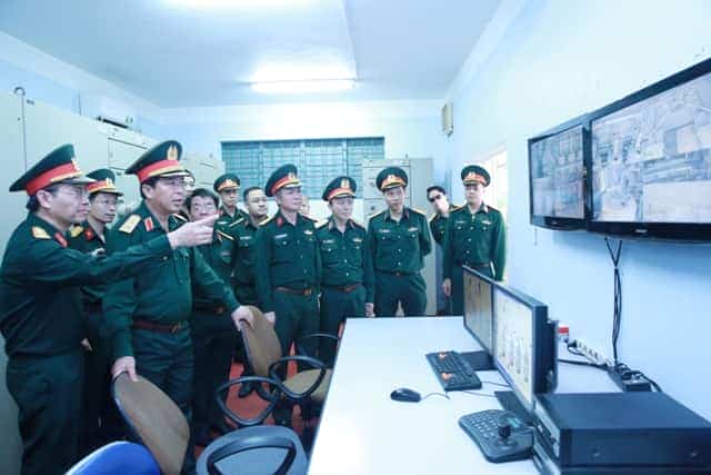 <span><em style="text-align: justify;">Trung tâm điều khiển sản xuất hóa chất đặc chủng Nhà máy Z195.