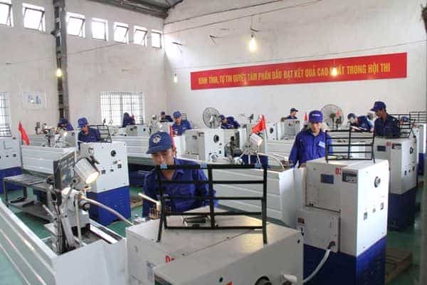 Đoàn viên Công đoàn các nhà máy tham gia Hội thi thợ giỏi cấp Tổng