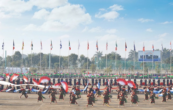 Thượng tướng Phạm Hoài Nam, Thứ trưởng Bộ Quốc phòng, trao danh hiệu “Chiến sĩ Thi đua toàn quân” và Bằng khen của Bộ trưởng Bộ Quốc phòng tặng lãnh đạo, chỉ huy Tổng cục CNQP.