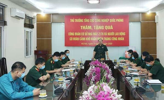 <span>Đại tá Nguyễn Việt Hùng, Phó Chính ủy Tổng cục CNQP, phát biểu động viên Công đoàn cơ sở </span>