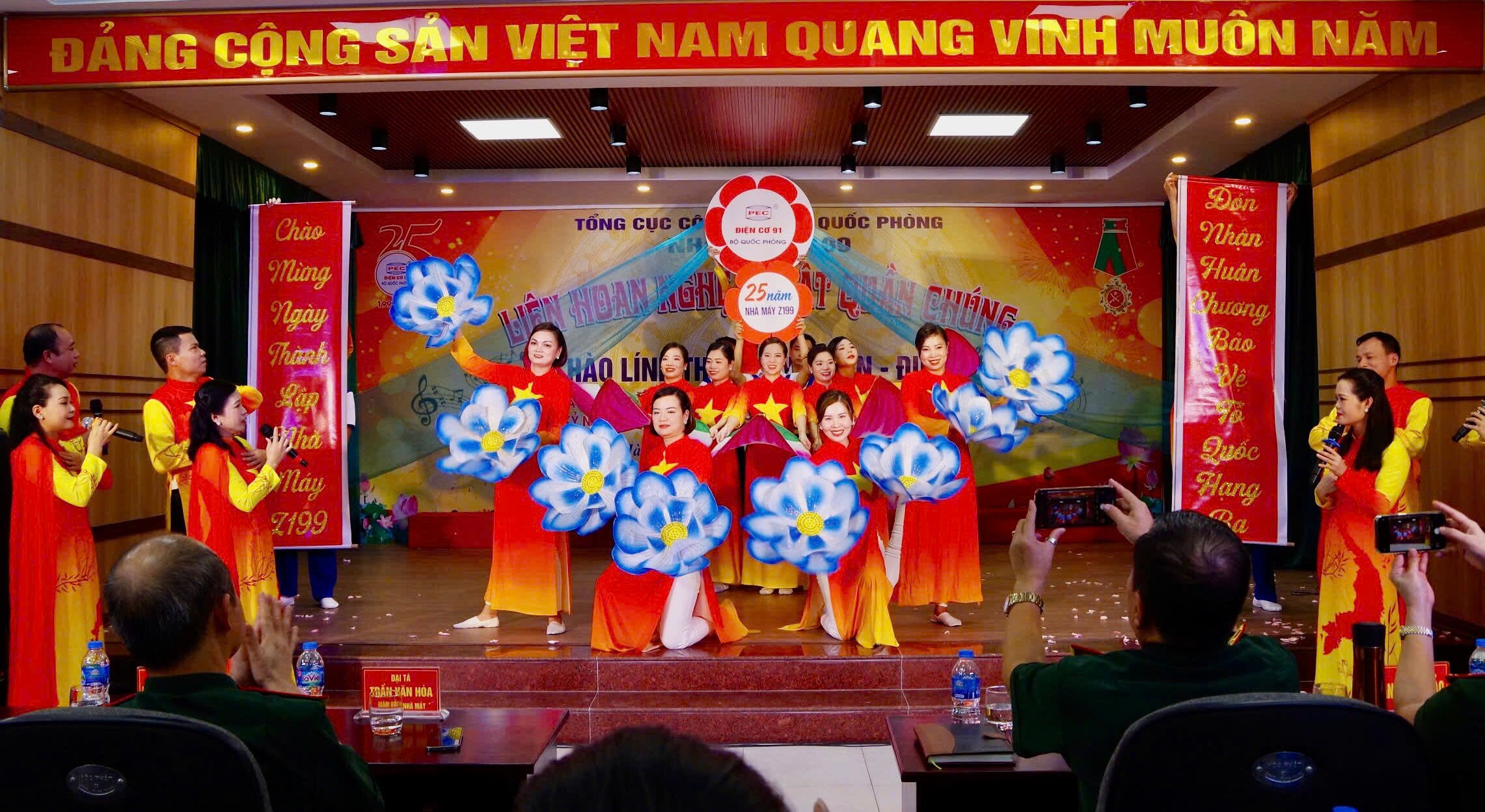 Phần thi của Phân xưởng Tổng lắp sản phẩm quang học A9.