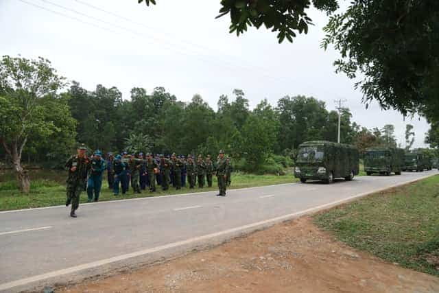 Lực lượng cơ động đến nơi sơ tán.