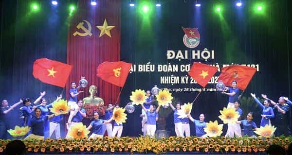 Chương trình văn nghệ chào mừng.