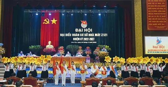 Đội Thiếu niên tiền phong Hồ Chí Minh Trường THCS Phú Hộ chúc mừng Đại hội.