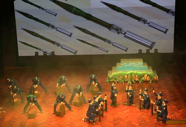 <span>Tiết mục múa “Khát vọng từ trong nhà máy”.</span>