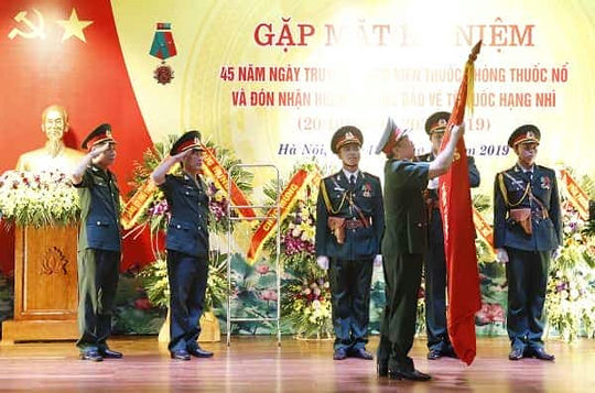  Viện Thuốc phóng - Thuốc nổ đón nhận Huân chương Bảo vệ Tổ quốc hạng Nhì 