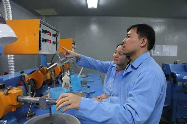  Người "có duyên" với kính nhìn đêm 