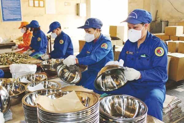  Có một đảng bộ vững tay chèo lái 