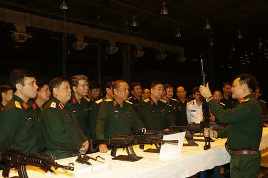  Đoàn cán bộ, giảng viên và học viên Học viện quốc phòng nghiên cứu thực tế tại Nhà máy Z111 