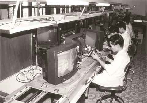 Hàng kinh tế xưa và nay của các nhà máy quốc phòng