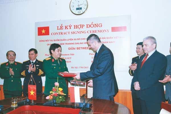 Kế thừa và phát huy truyền thống vẻ vang, vững tin phát triển trong chặng đường mới