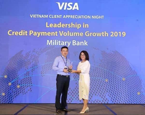  MB nhận giải thưởng Ngân hàng dẫn đầu tốc độ tăng trưởng doanh số chi tiêu thẻ tín dụng 