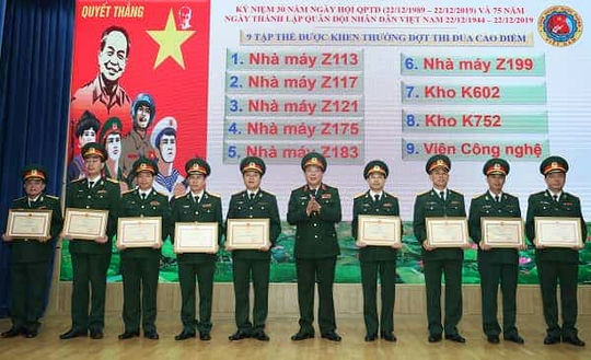  Mít tinh kỷ niệm 30 năm Ngày hội Quốc phòng toàn dân và 75 năm Ngày thành lập Quân đội nhân dân Việt Nam 