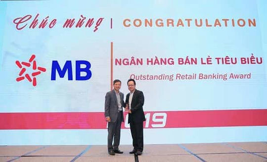  Ngân hàng TMCP Quân đội nhận giải Ngân hàng bán lẻ tiêu biểu và Ngân hàng đồng hành cùng doanh nghiệp nhỏ và vừa 