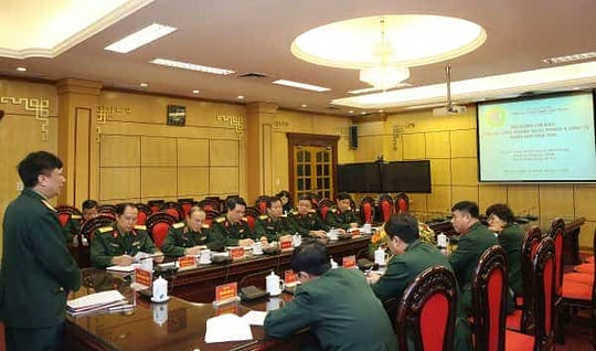  Tạp chí Công nghiệp quốc phòng và Kinh tế tặng trên 1.000 ấn phẩm sách, báo cho Trường THCS Mỹ Hưng 