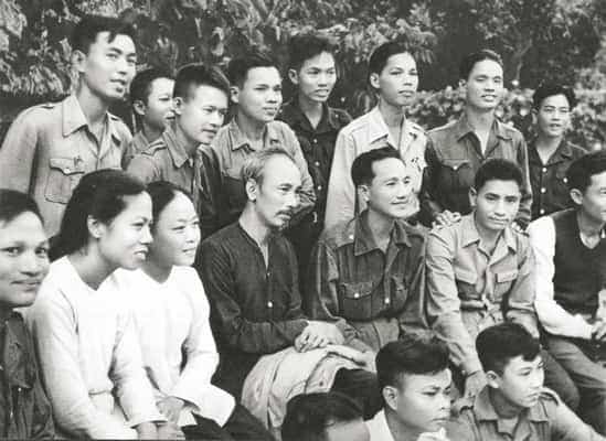  Tu dưỡng đạo đức cách mạng xứng đáng là “công bộc” của dân 