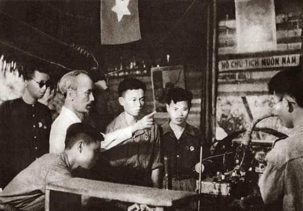  Tư tưởng người trước, súng sau của Chủ tịch Hồ Chí Minh 