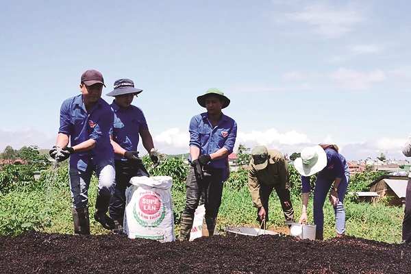 10 năm đưa trí thức trẻ tình nguyện đến các khu kinh tế - quốc phòng