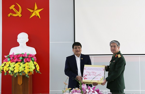Thủ trưởng Tổng cục Công nghiệp quốc phòng chúc Tết tại Thái Nguyên