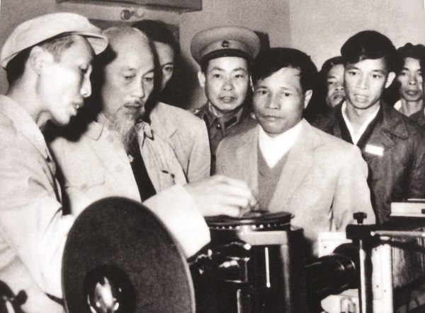 Tư duy khoa học của Hồ Chí Minh qua những dự báo thiên tài
