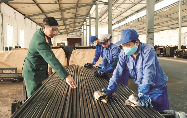 Những “chú ong thợ” cần mẫn