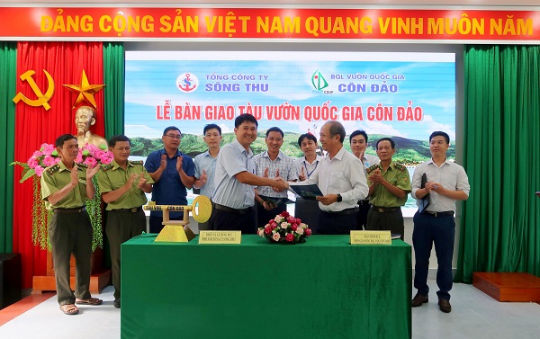 Tổng công ty Sông Thu bàn giao tàu cho Ban quản lý Vườn Quốc gia Côn Đảo