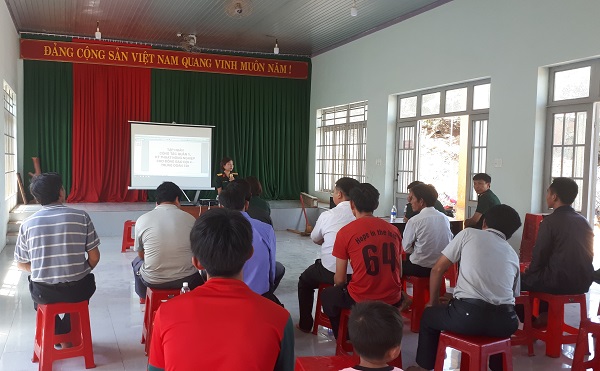 Tập huấn kỹ thuật trồng cây công nghiệp cho đồng bào thiểu số