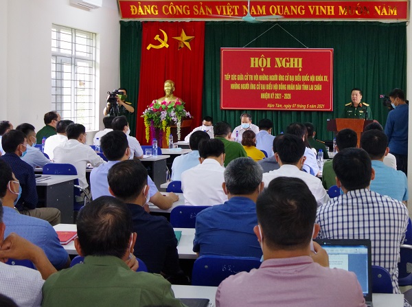 Trung tướng Trần Hồng Minh tiếp xúc cử tri, vận động bầu cử tại Lai Châu
