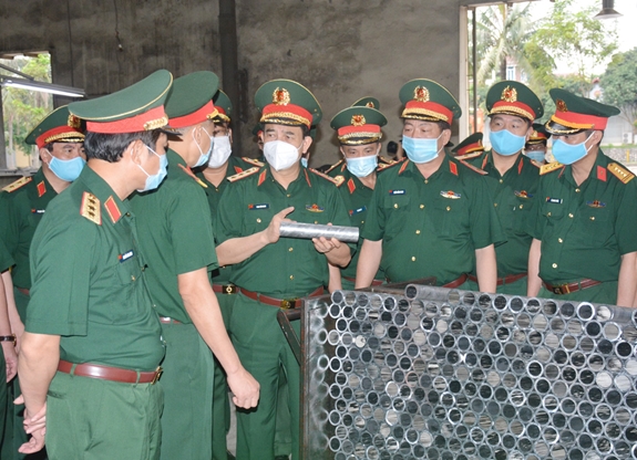 Bộ trưởng Phan Văn Giang kiểm tra, làm việc tại Nhà máy Z127