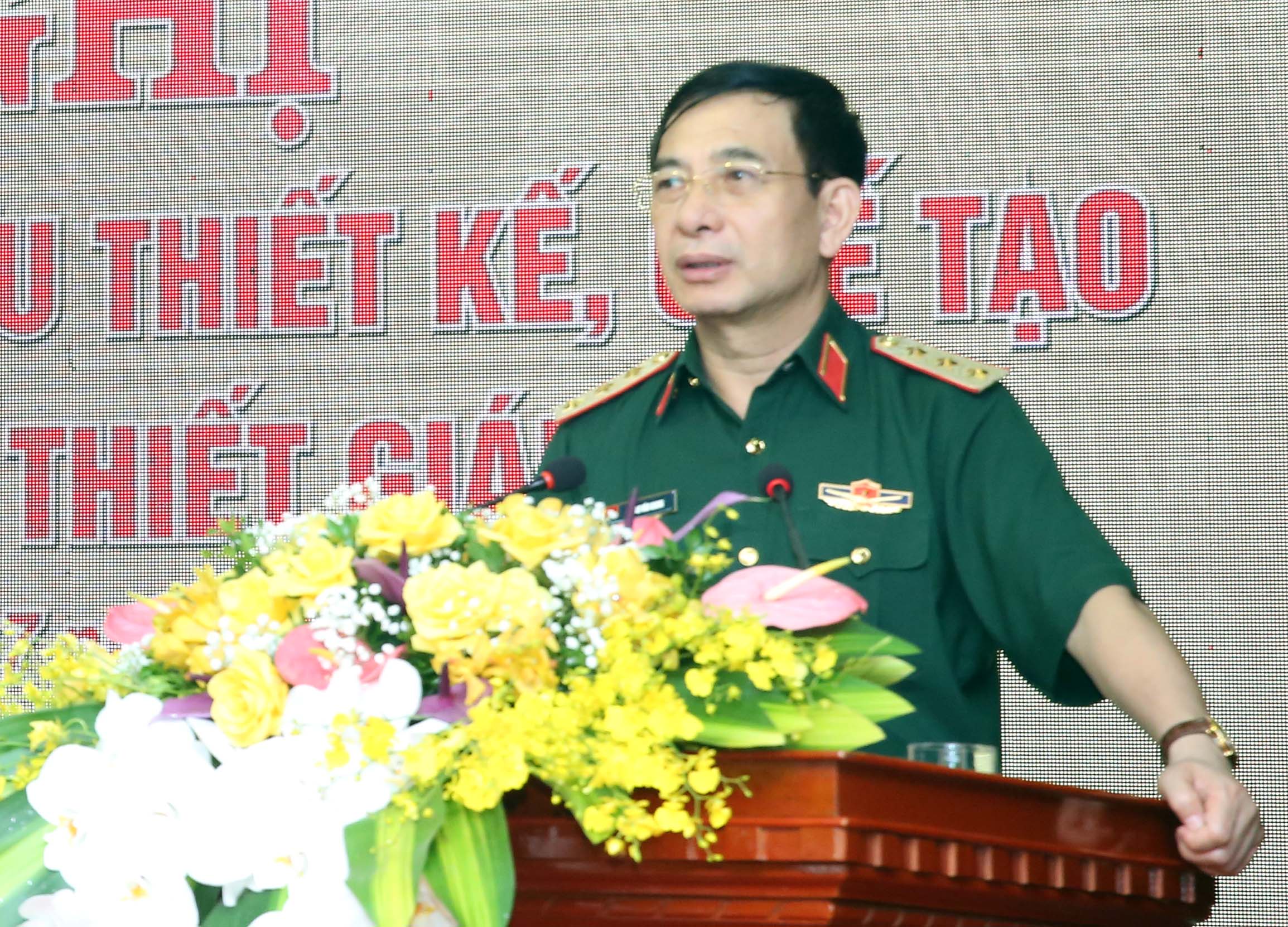 Bộ trưởng Bộ Quốc phòng kiểm tra và làm việc tại Nhà máy Z189