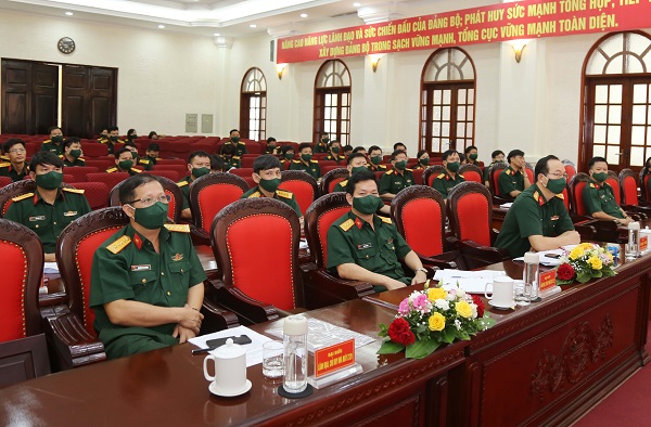 Tổng kết 15 năm thực hiện Chỉ thị về tăng cường xây dựng công đoàn cơ sở vững mạnh