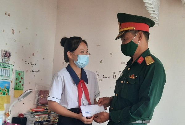 Trung đoàn 720 tuyên dương học sinh giỏi năm học 2020-2021