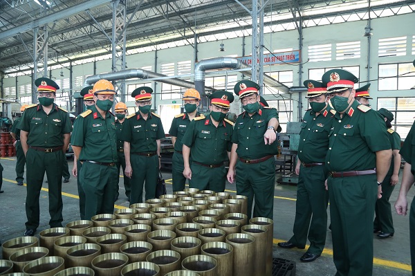 Thứ trưởng Bộ Quốc phòng Phạm Hoài Nam làm việc tại Nhà máy Z183