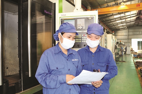 Những nữ lính thợ “giỏi việc nước”