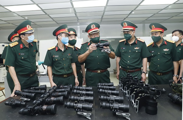 Thứ trưởng Bộ Quốc phòng Phạm Hoài Nam làm việc tại Z199