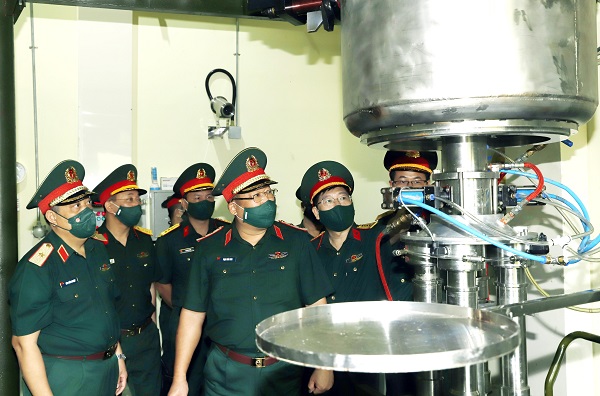 Thứ trưởng Bộ Quốc phòng Phạm Hoài Nam làm việc tại Viện Thuốc phóng Thuốc nổ