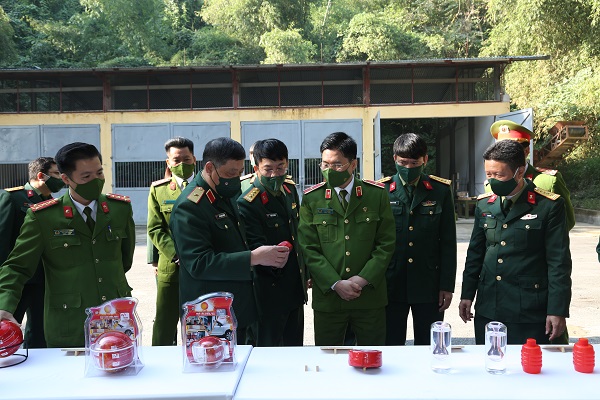 Nhà máy Z113 thử nghiệm sản phẩm chữa cháy đạt kết quả tốt