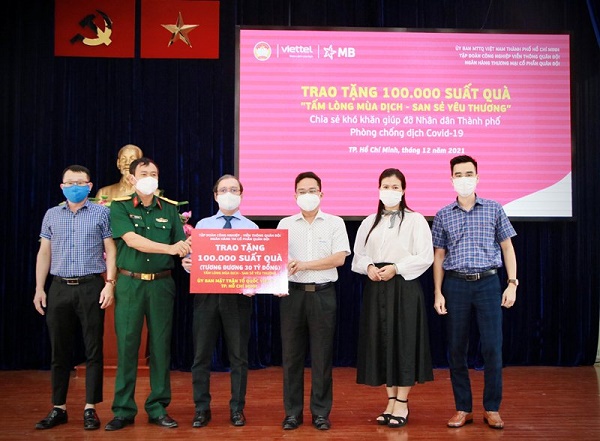 MB và Viettel trao 100.000 suất quà tặng người dân Thành phố Hồ Chí Minh