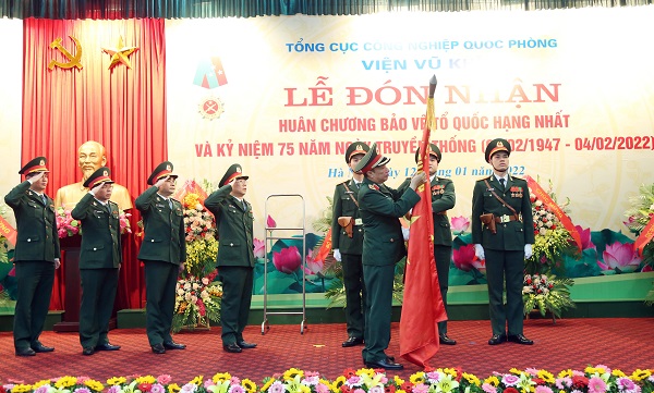 Viện Vũ khí đón nhận Huân chương Bảo vệ Tổ quốc hạng Nhất