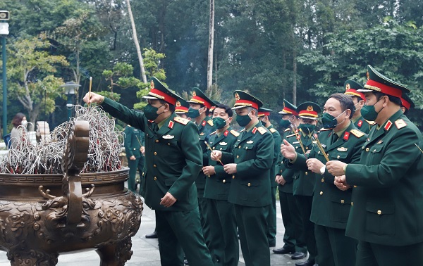 Dâng hương tưởng nhớ Chủ tịch Hồ Chí Minh tại Khu di tích Đá Chông