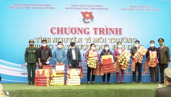Đoàn cơ sở cơ quan Tổng cục Công nghiệp quốc phòng tham gia các hoạt động xã hội tại Nam Định