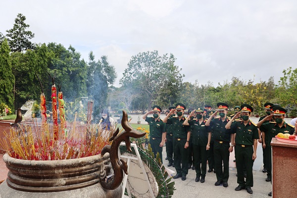 Giáo dục truyền thống và tri ân tại Côn Đảo
