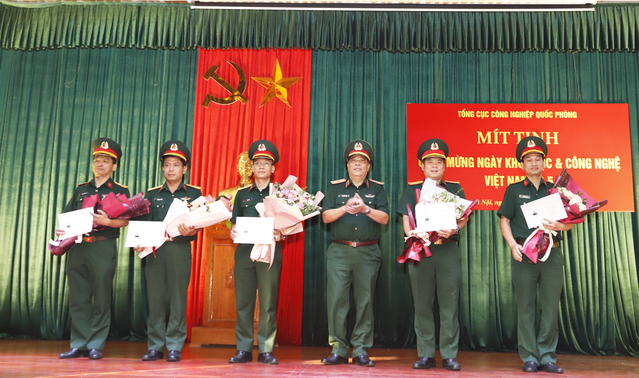 Gặp mặt kỷ niệm Ngày Khoa học và Công nghệ Việt Nam