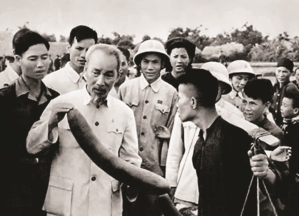 Thực hành phong cách làm việc Hồ Chí Minh
