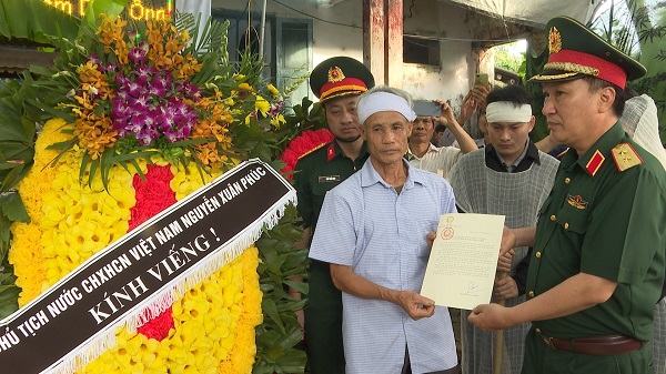Trao Thư của Chủ tịch nước gửi gia đình Trung tá Bùi Văn Nhiên