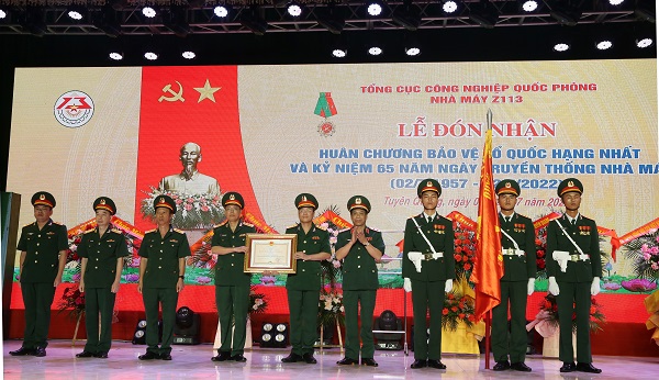 Nhà máy Z113 đón nhận Huân chương Bảo vệ Tổ quốc hạng Nhất và kỷ niệm 65 năm Ngày truyền thống