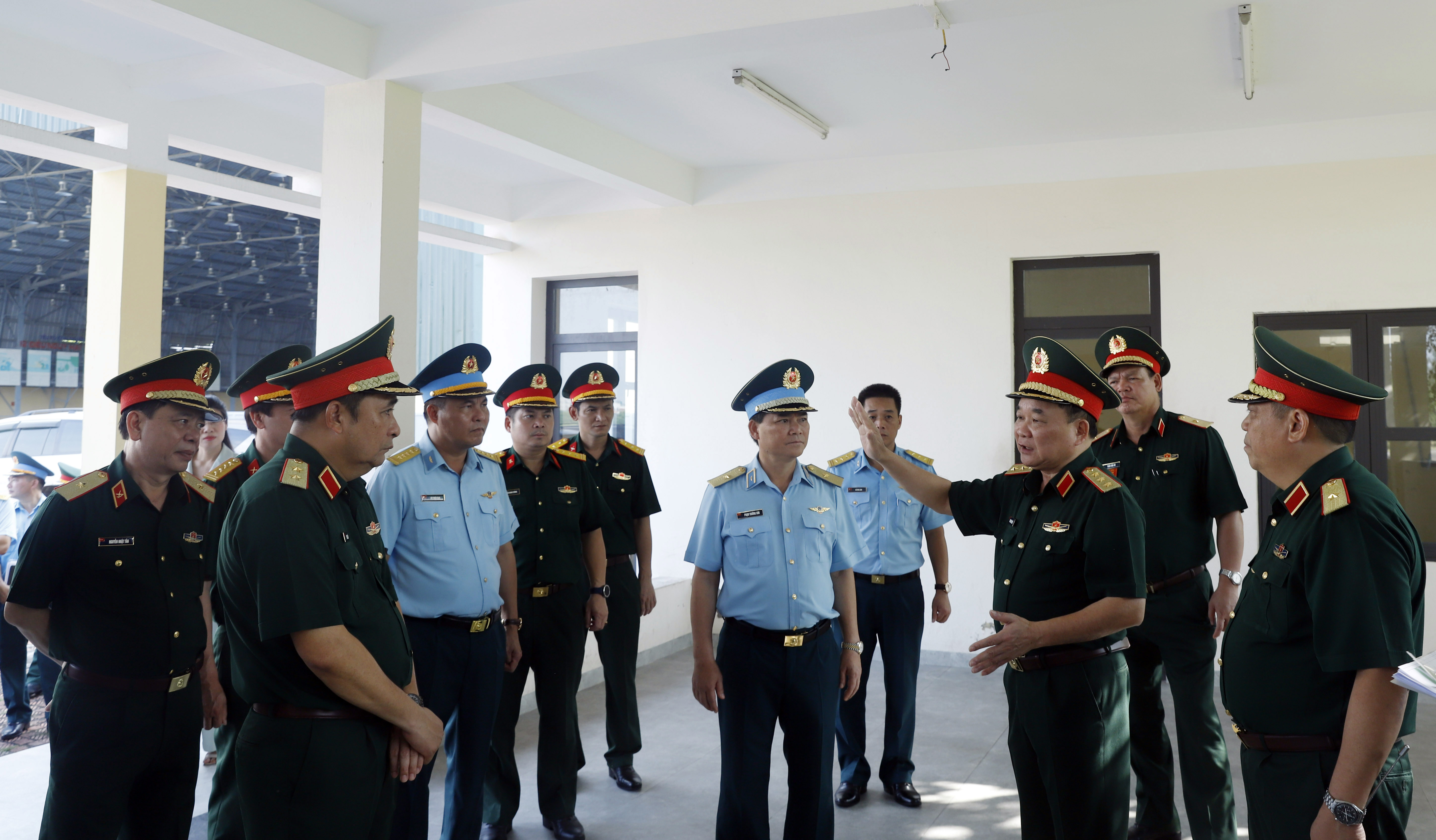 Thứ trưởng Bộ Quốc phòng Hoàng Xuân Chiến kiểm tra công tác chuẩn bị Triển lãm Quốc phòng quốc tế Việt Nam 2022
