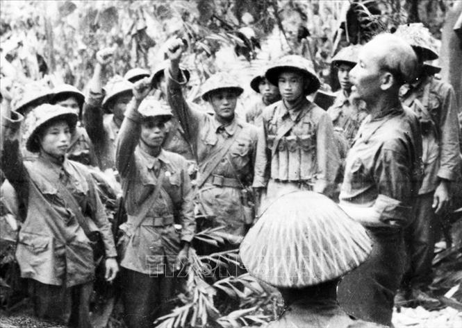 Thực hiện tốt giữa “xây” và “chống” trong phát huy phẩm chất “Bộ đội Cụ Hồ”, kiên quyết chống chủ nghĩa cá nhân