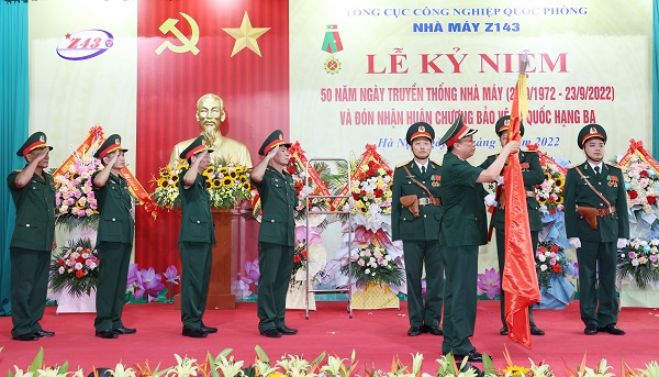 Nhà máy Z143 kỷ niệm 50 năm ngày truyền thống và đón nhận Huân chương Bảo vệ Tổ quốc hạng Ba
